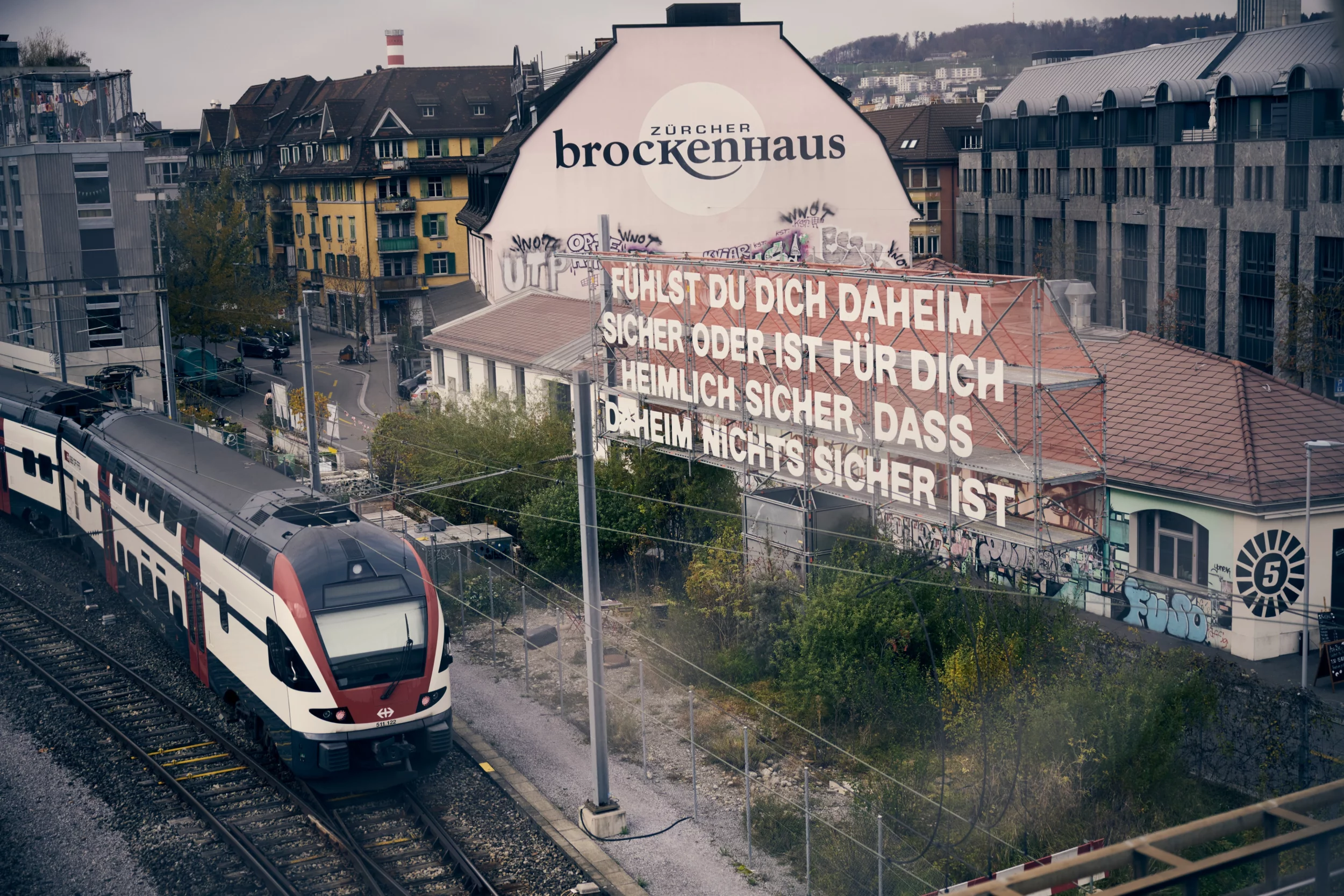 The billboard next to Zurich Hauptbahnhof